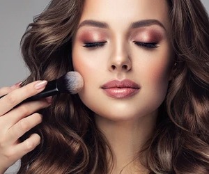 7 Tips To Lock Your Makeup In Summers For Long Hours
