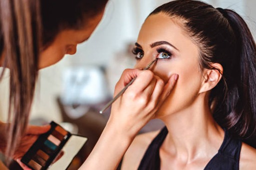How Are The Makeup Courses At Khoobsurat Beneficial For The Customer