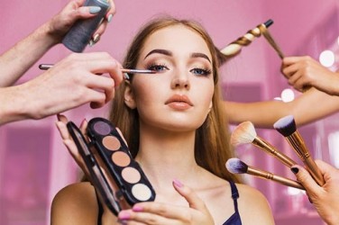 5 Essential Hygiene Habits That Your Makeup Artist in Delhi NCR Must Have
