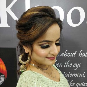 Shimmer Makeup in Siri Fort