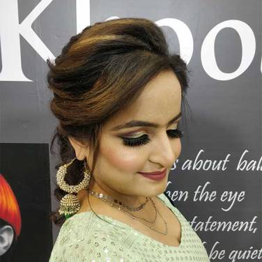 Shimmer Makeup in Punjabi Bagh