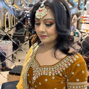 Air brush makeup in Sarita Vihar