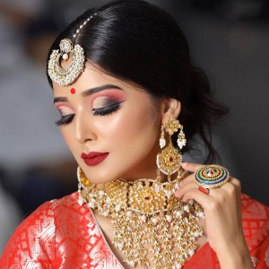 Airbrush Makeup in Begum Pur