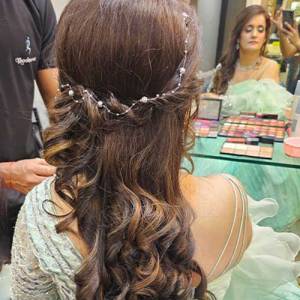 Hair Styling for Women in Seelampur