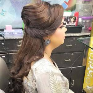 Hair Stylist in Yamuna Vihar