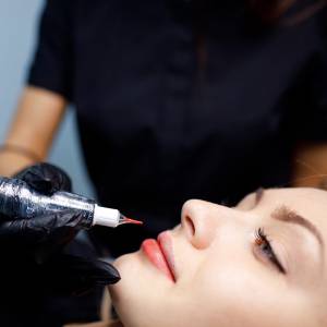 Lip Coloring in Delhi